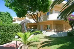Adele Studios, Аделианос-Кампос
