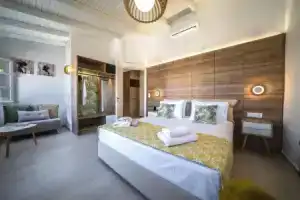 PLAZAsuite1600, Ретимно