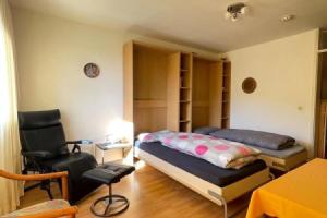 Compact Apartment in Bad Herrenalb With Forest Views, Бад-Херренальб