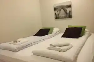 Ocean Beach Apartments, Стоксейри
