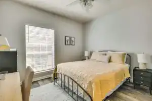 Central College Station Townhome w/ Community Pool, Колледж-Стейшен