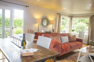 Charming Kismet Cottage! Aquarium Passes Included, Кармел