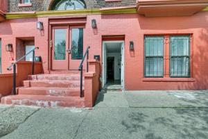 Walk to Downtown Albany: Ten Broeck Triangle Apt!, Олбани