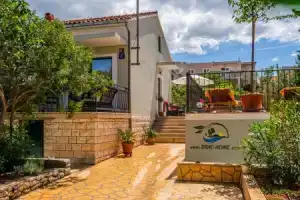 Josipa in Supetar with 2 bedrooms and 1 bathrooms, Супетар
