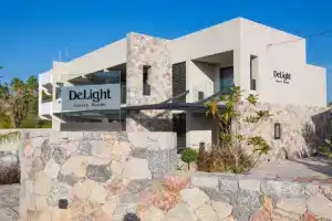 DeLight Luxury Rooms, Фалираки