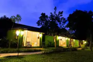 Angel Green Garden Bungalow, Мэнам