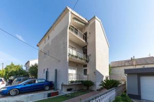 Stunning Apartment in Kastel Kambelovac With 3 Bedrooms and Wifi, Kaštel Kambelovac