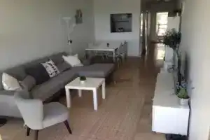 Appartement Front de Mer avec Piscine, Ментона