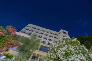 Hotel «Sole Splendid», Майори