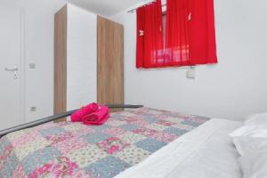 Holiday home Nadea - with private pool, Krvavica