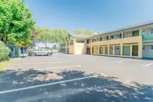 b&b hôTel Tours Nord 1 Val De Loire, Тур