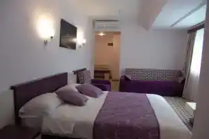 Izan Hotel, Измир