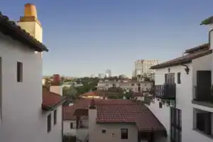 Отель «Plaza la Reina», Лос-Анджелес