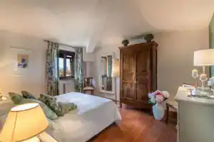 Casa Baino in Lucca With 2 Bedrooms and 1 Bathrooms, Лукка