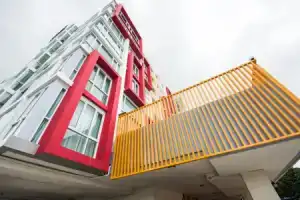 Хостел «Backpacker Street Airport Place», Най Янг