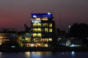 Отель «Baan Wanglang Riverside, Bangkok», Бангкок