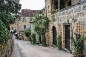 Studio in Sarlat-la-canéda, With Enclosed Garden and Wifi, Сарла-ла-Канеда