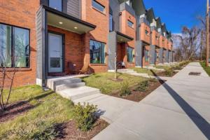 < 2 Mi to Dtwn: Modern Townhome in Knoxville, Ноксвилл