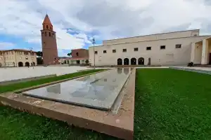 Hotel Aquarius, Карбония