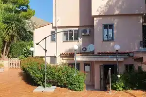 Apartment with 2 bedrooms in Palermo with enclosed garden and WiFi 970 m from the beach, Монделло