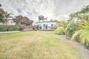 San Diego Home w/ Deck & Yard - 2 Blocks to Bay!, Сан-Диего