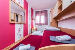 Trendy Holiday Home in Zadar With Balcony, Задар
