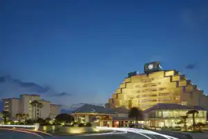 Sheraton Okinawa Sunmarina Resort, Онна