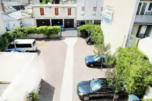 Hotel «De Rosny», Тур