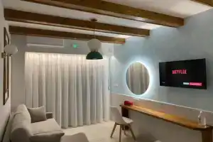 Skizenas Rooms, Хараки