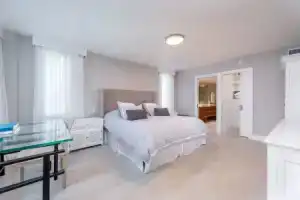 Roney Palace Condo Luxury Rentals, Майами Бич