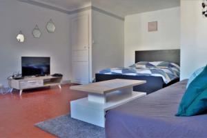 Beautiful New Apartment at Saint-Charles Station, Марсель