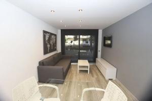 DIFFERENTFLATS Llum, Салоу
