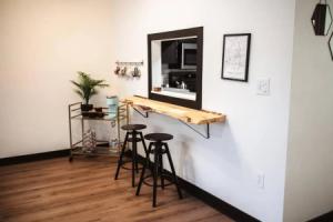 The Spruce Goose- Eclectic 2BD/1.5BA ENTIRE Condo, Уинстон-Салем