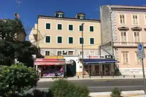 Apartments and Rooms Adriatic Suites, Шибеник