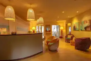 Astroea Beach Hotel, Маэбур