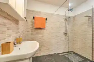 Studio apartment Bašćan, Трогир
