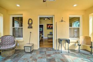 Cozy Las Cruces Gem: Fire Pit, Patio & Views!, Лас-Крусес