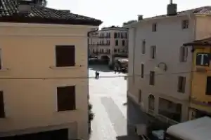 Centro storico & lago a Desenzano, Десензано-дель-Гарда