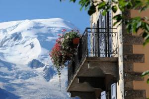 Boutique Apartment in Rhone Alpes With Balcony, Шамони