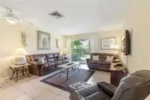 Jamaica Royale 101 - Two Bedroom Condo, Сиеста-Ки