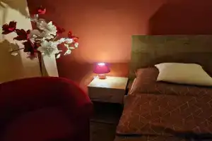 Mátyás Apartman, Тата