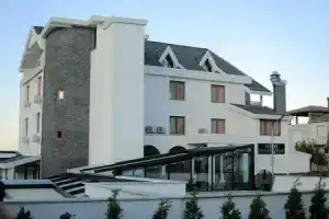 Grande Hasan Bey Hotel, Унье
