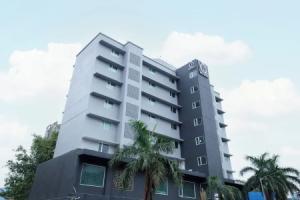 j Esvi Hotels, Мумбаи