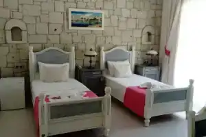Dolina Hotel, Чешме