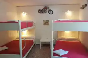 Barri Antic Hostel & Pub, Андорра-ла-Велья