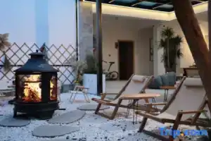 Bingka Xiaozhan Light Luxury Homestay (Dali Ancient City Branch), Дали
