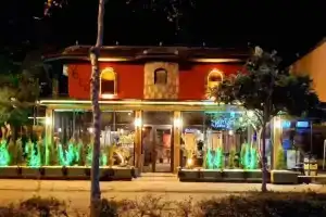 Oli̇vi̇a Hotel, Дальян