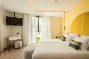 The MN56 Hotel, Лагуш