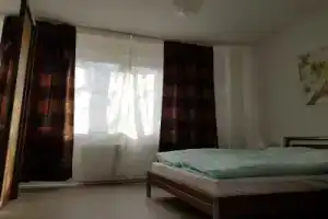 Helle Ferienwohnung an der Rheinpromenade 50 qm, Мёрс