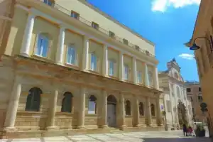Grantò B&B, Гравина-ин-Пулья